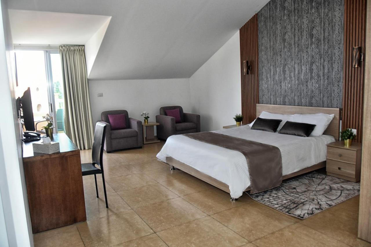 Byblostar Hotel Luaran gambar