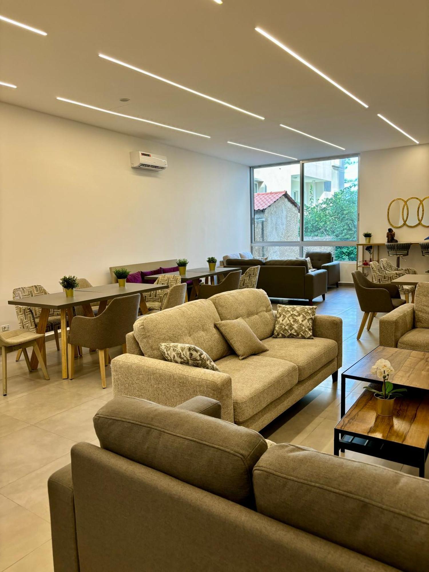 Byblostar Hotel Luaran gambar